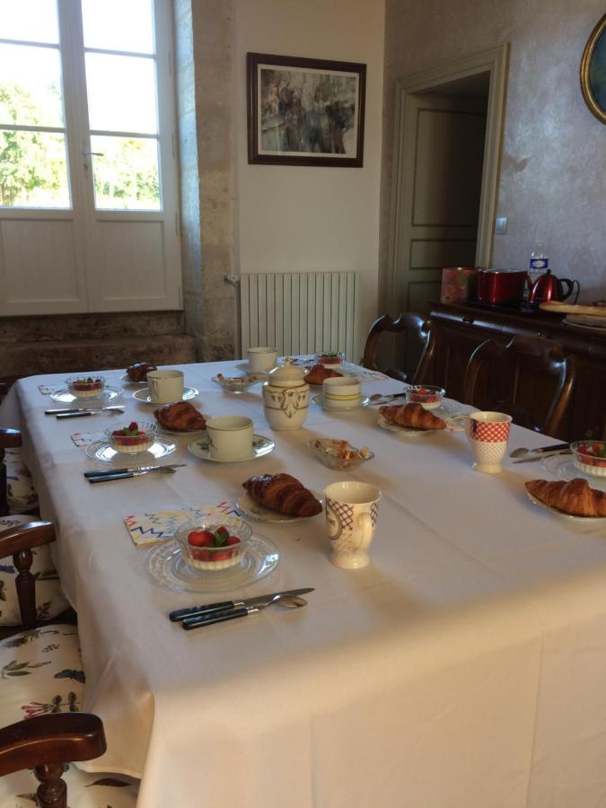 Le Logis Du Plessis Bed & Breakfast Chaniers Dış mekan fotoğraf