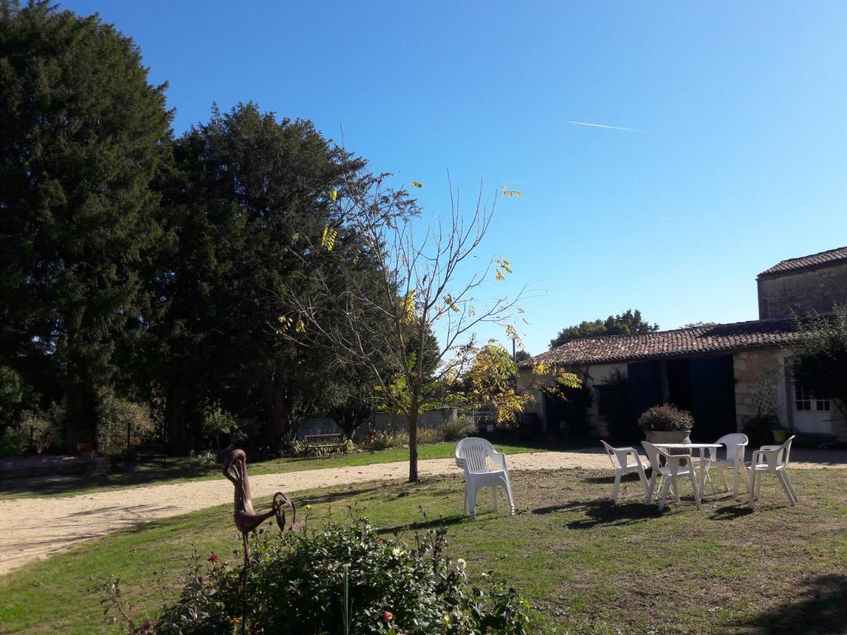 Le Logis Du Plessis Bed & Breakfast Chaniers Dış mekan fotoğraf