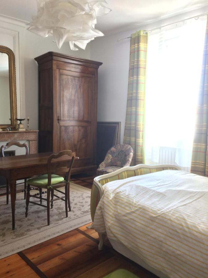 Le Logis Du Plessis Bed & Breakfast Chaniers Dış mekan fotoğraf