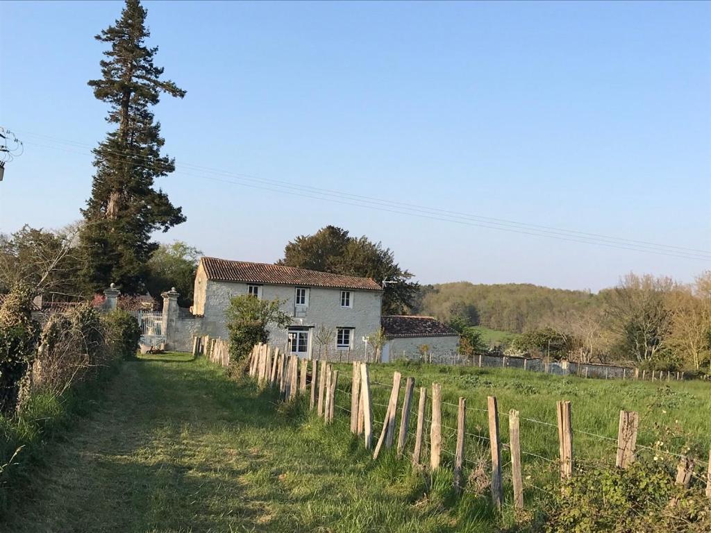Le Logis Du Plessis Bed & Breakfast Chaniers Dış mekan fotoğraf